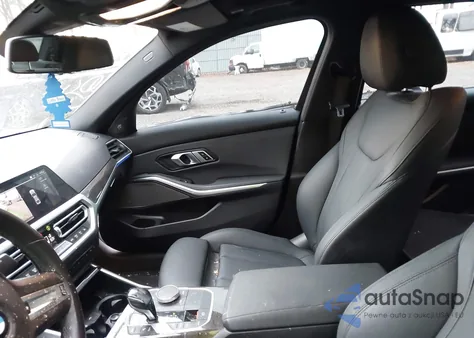 2021 BMW 330I xDrive z USA, uszkodzony, nr VIN 3MW5R7J01M8B48377